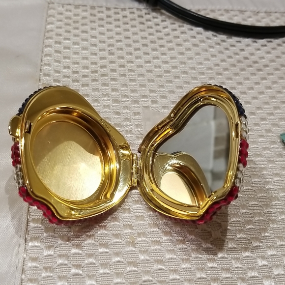 Estee Lauder compact decorative with brilliant crystals (American flag apple). - Picture 6 of 8